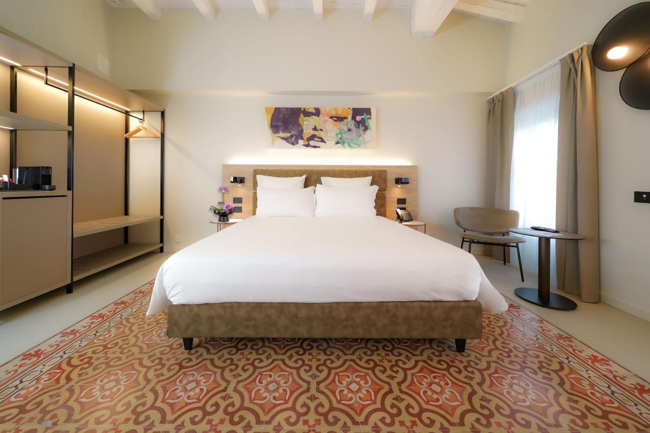 Bergamo Inn 21 Exterior photo A bedroom at the hotel